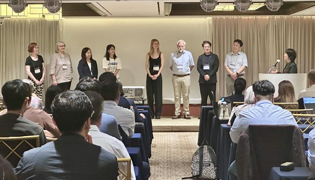 Metka Lenassi tweet media