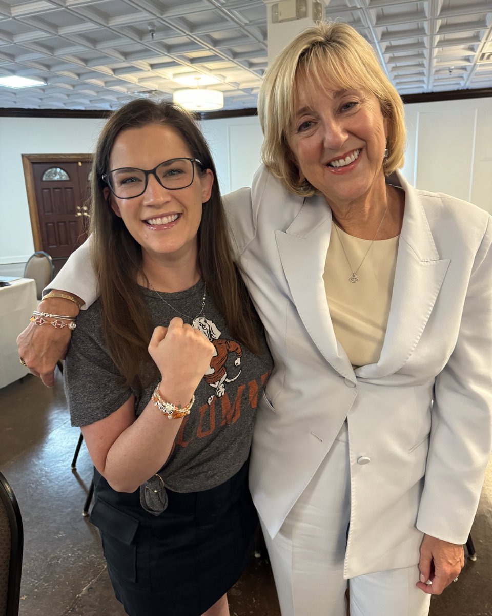 DondePlowman's tweet photo. Had a wonderful evening with the fantastic women of Junior League! As a mom, it was heartwarming to see so many little ones (aka future Vols) watch their moms lead by example tonight. I'm grateful for these women and their commitment to making a difference in our community.🧡 https://t.co/kEoec1bXy5