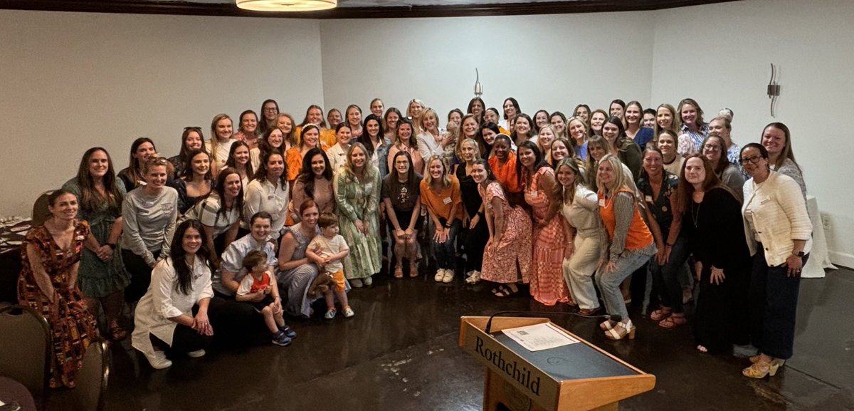 DondePlowman's tweet photo. Had a wonderful evening with the fantastic women of Junior League! As a mom, it was heartwarming to see so many little ones (aka future Vols) watch their moms lead by example tonight. I'm grateful for these women and their commitment to making a difference in our community.🧡 https://t.co/kEoec1bXy5