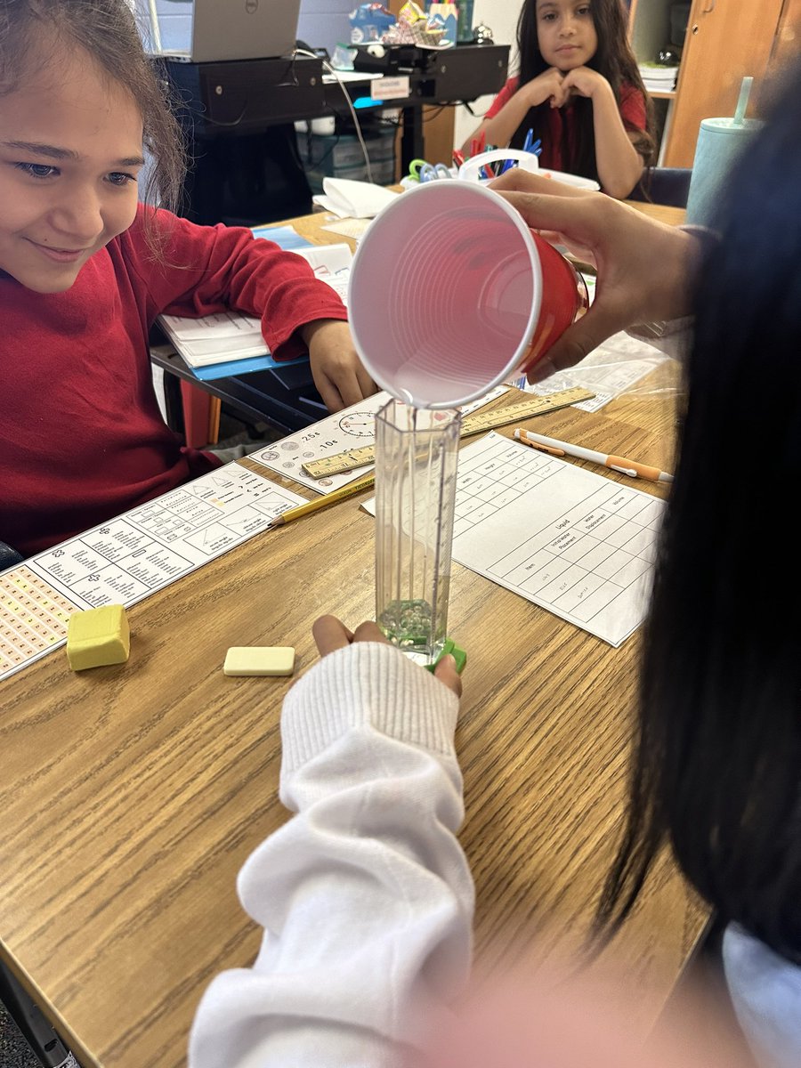 mrsegura15's tweet photo. Today during science, my 5th grade champions learned how to measure volume 🥼🧊📏 .
#RealChampionsOnly
#ChampionYear
@PES_Spring
#BeAMaker
#Unstoppable
@FloralbaReyna
@MsOmotayo https://t.co/3XefeUVSqr