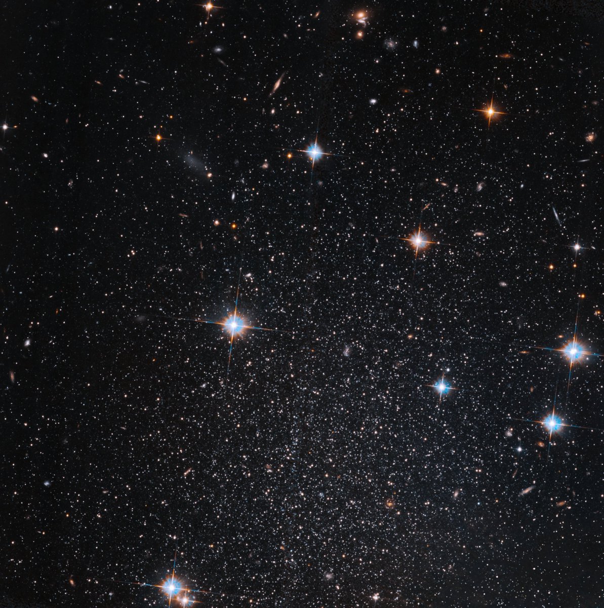 thisisethanwu's tweet photo. Our Cosmic Neighbors
Hubble Pinpoints a Dim Starry Mini-Galaxy
Hubble precisely located the tiny galaxy Aquarius Dwarf, about 10 million LY away, revealing the distribution of its ancient stars and aiding in galaxy formation research.#Hubble #MiniGalaxy #AquariusDwarf https://t.co/9q7Y6JkUor