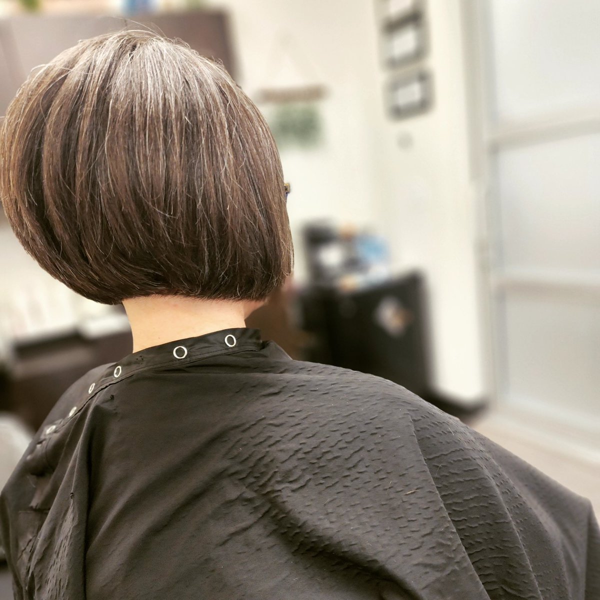 HairGayla's tweet photo. "Check out this sleek and polished stacked bob I just did for my client Robin! This cut adds volume and movement, perfectly showcasing her gorgeous  hair. It is a chic and timeless style that's easy to maintain. I love the results!"
Swipe to see all of the pictures https://t.co/NHkq18ETH1