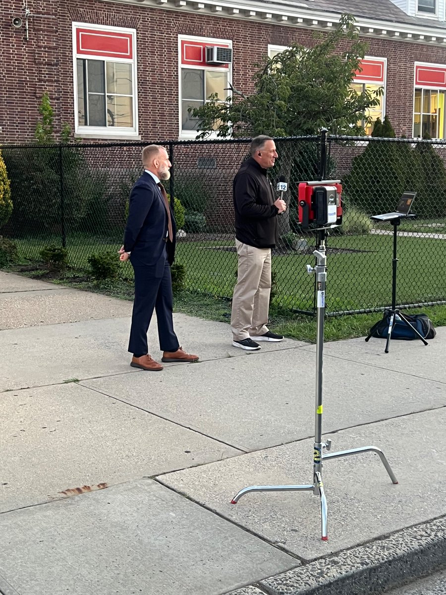 CASCougars's tweet photo. 🎉📚 We celebrated an amazing first day back at California Avenue School with @News12LI, welcoming our scholars, teachers, and staff! Together, we’re ready to embark on a wonderful school year! 🌟 #BackToSchool @UniondaleUFSD https://t.co/IeT9sNTDUo