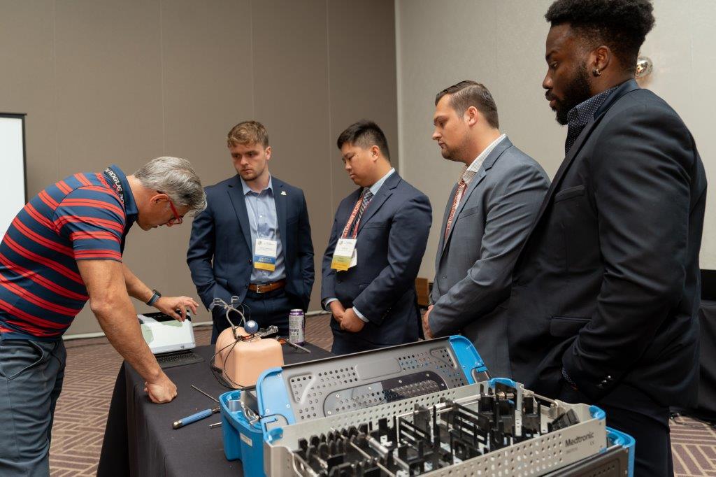 ACOSurgeons's tweet image. Stay tuned for an exciting announcement about a new ACOS Mentor Match program. We continue our tradition of supporting members with mentors.  We invite prospective mentors to join our new Mentor Match program and provide informed guidance to your future peers!