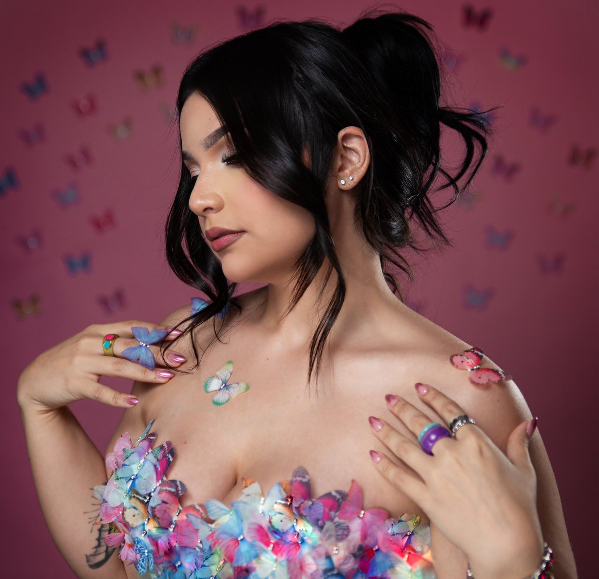 daibla_'s tweet photo. feeling like a fairy 🧚🏻‍♀️🦋✨ https://t.co/VBKzfcIV7Y