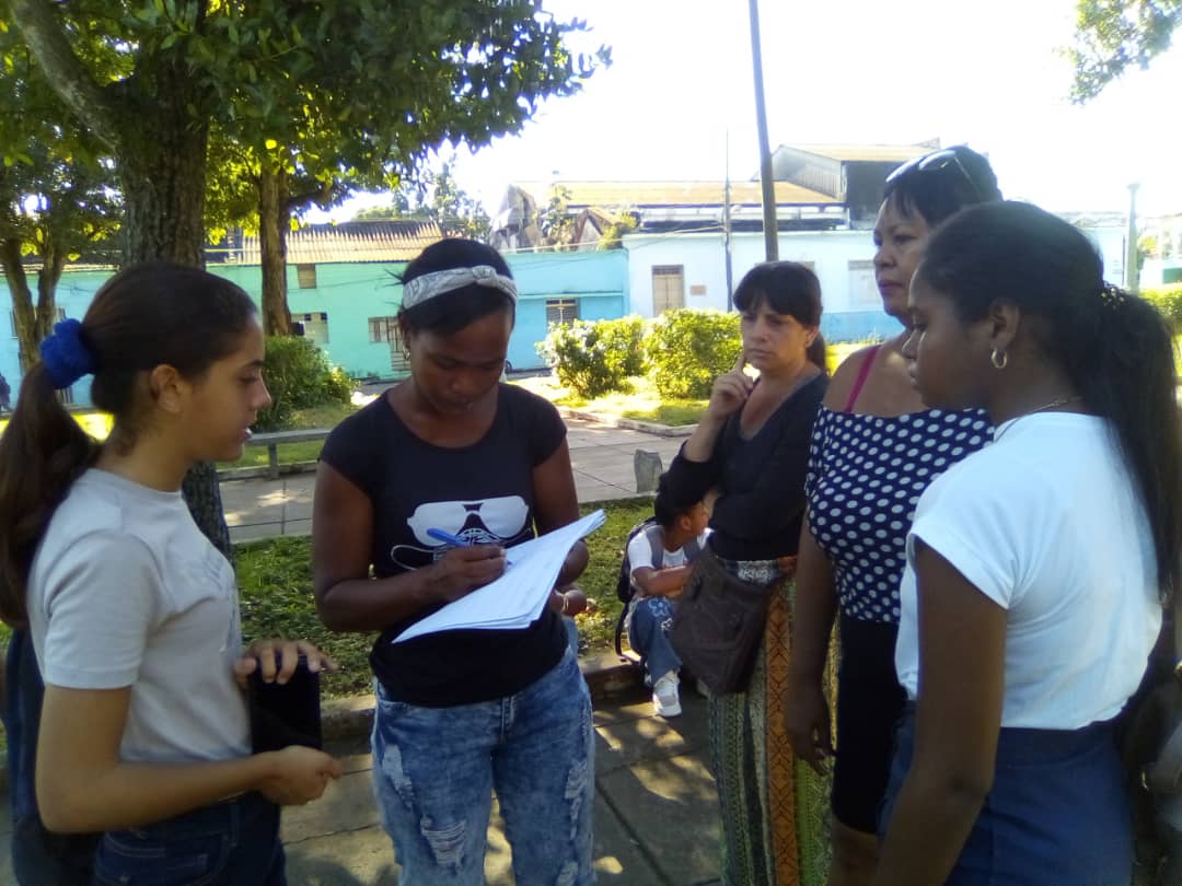 PrudencioFonse2's tweet photo. Hermosa mañana la que se vivió hoy en #Boyeros cuando se retoma la vinculación Estudio - Trabajo con el inicio  de la escuela al campo. @IzquierdoAlons1 @YanetHzP  
@HectorMichel85  @DirectEducaH #LaHabanaDeTodos #JuntosPodemosMas https://t.co/vtNJezaJO8