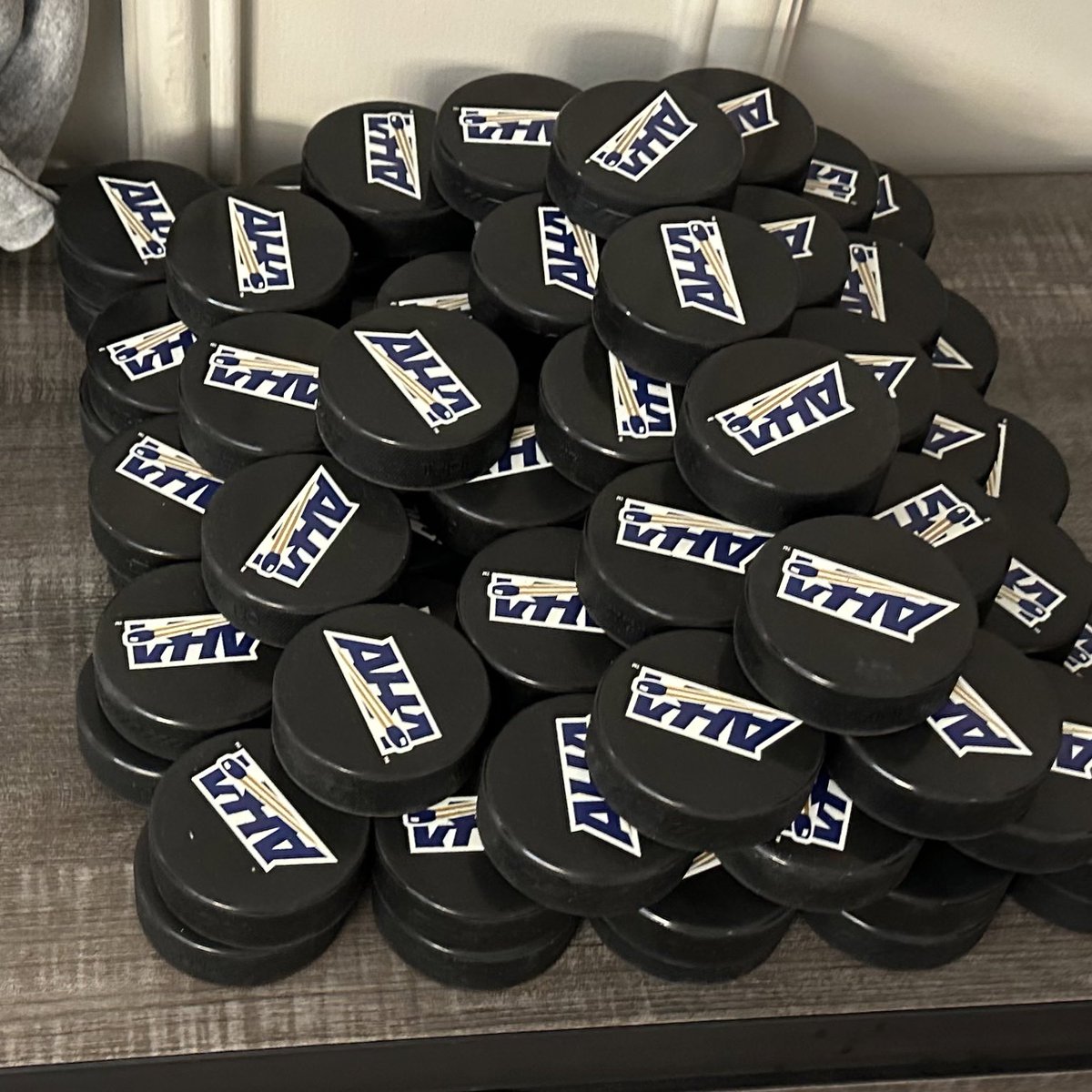 GIVEAWAY TIME 🚨 

The start of our men's season is right around the corner!

To get you ready for hockey, we are giving away 2⃣ brand new AHA pucks. Here's how to enter: 

- Re-post this post 
- Follow <a href="/Atlantic_Hockey/">Atlantic Hockey America</a>

Deadline to enter is Friday, September 6 at Noon ET.