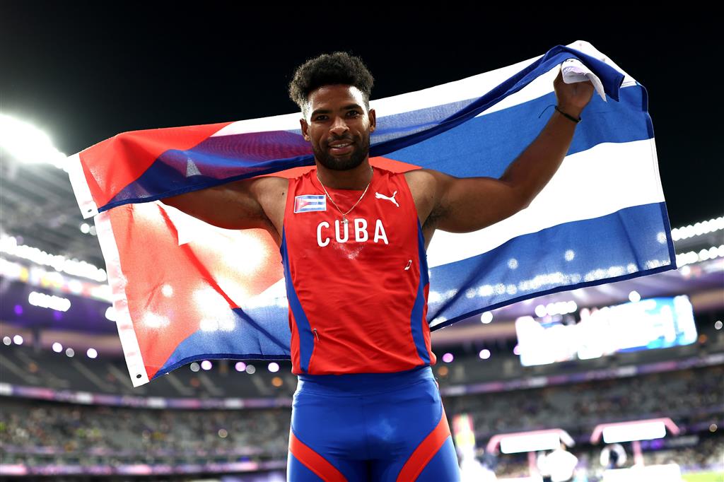 🇨🇺 Nuestros atletas en los #JuegosParalímpicos de #París2024 siguen cosechando éxitos y llenando a #Cuba de orgullo: ¡Felicidades desde <a href="/MINSAPCuba/">Ministerio de Salud Pública de Cuba</a> para Guillermo Varona, por su medalla de oro en el lanzamiento de la jabalina!