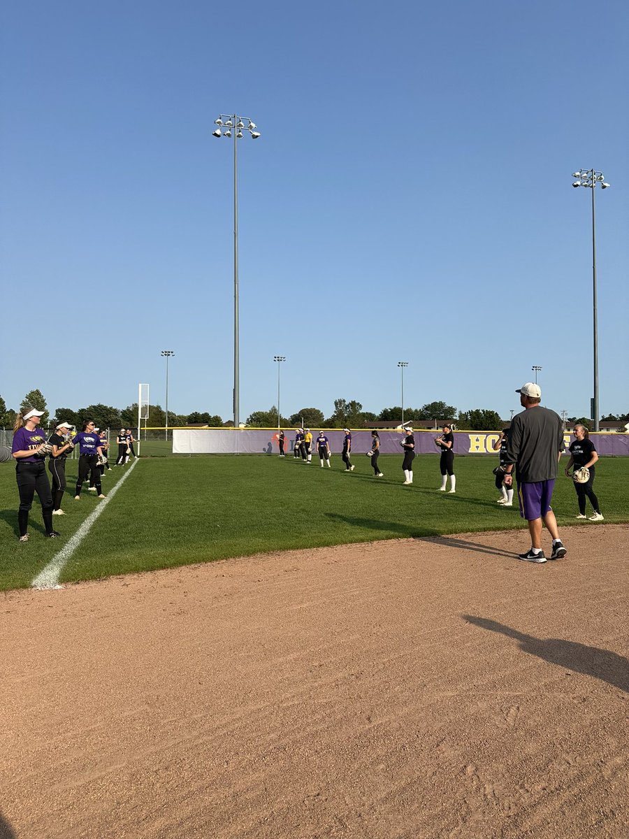 uwsp_softball's tweet photo. First day of training in the books for Team 45! It’s great to have everyone back on the field!

#Team45 https://t.co/ZvZbvaBMTo