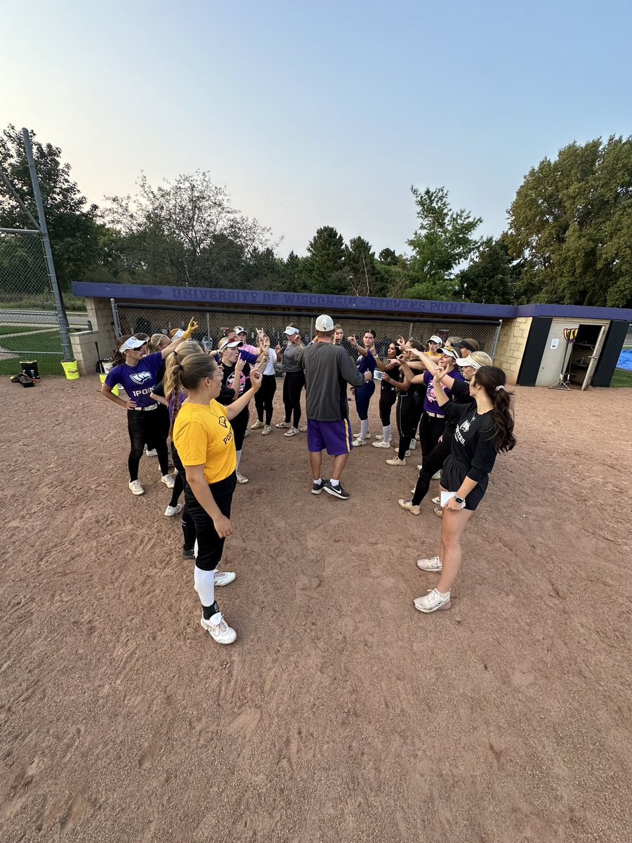 uwsp_softball's tweet photo. First day of training in the books for Team 45! It’s great to have everyone back on the field!

#Team45 https://t.co/ZvZbvaBMTo