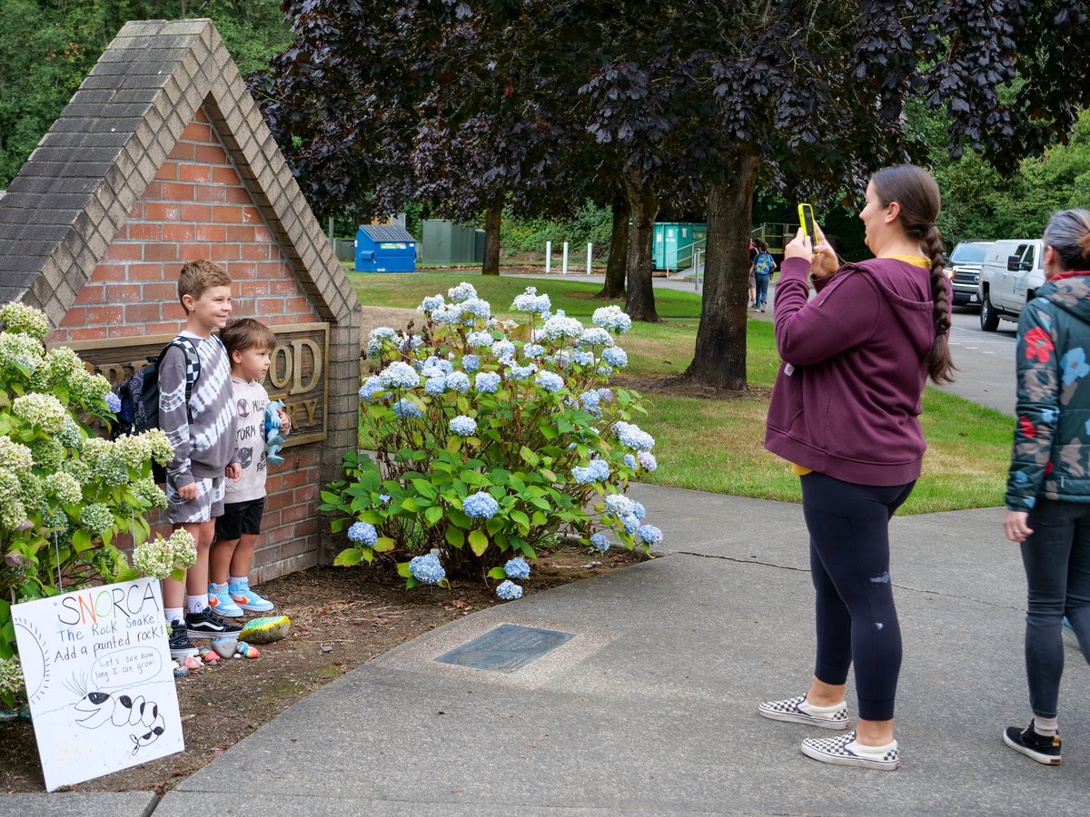 What a wonderful first day of school. We saw so many smiles and high-fives. We loved seeing you come to school, meet your friends and teachers, and start learning!😊📚️🚌