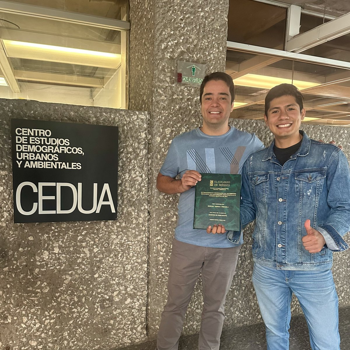 MarcialYangali's tweet photo. Hoy entregué la tesis de maestría (Demografía en el @CEDUAcolmex): ‘Heterogeneidad y desigualdad en las prisiones mexicanas’

Agradezco a @emerson_baptist por su apoyo en cada paso del camino.

Algunos resultados fueron presentados este año en la @PopAssocAmerica y vamos por más. https://t.co/sdQRGcLi1G