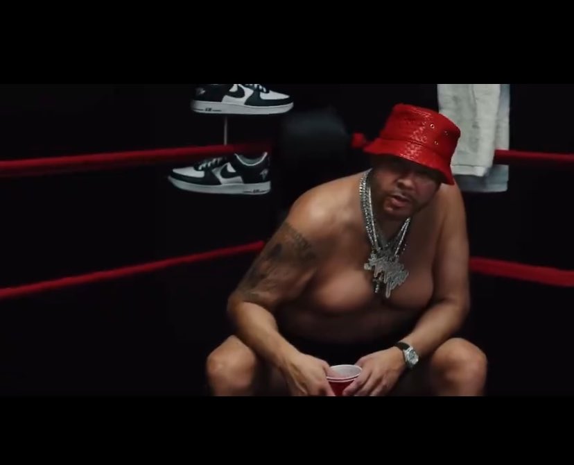 Royal_Patience's tweet photo. Fat Joe looking like a dyke right here https://t.co/FQw6tbhGyd