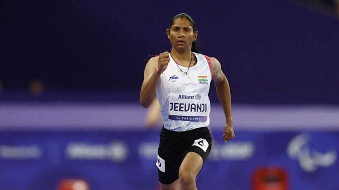 UpendrraRai's tweet image. India&apos;s #DeepthiJeevanji  wins bronze in women&apos;s 400m T20 category in #ParisParalympics, clocking 55.82 seconds. @IndiaSports @mansukhmandviya @OlympicKhel @IndianOlympians