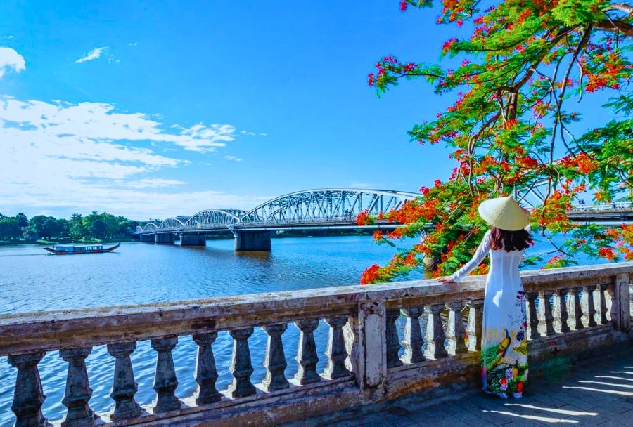 Río Perfume: ¡El río de la memoria y el patrimonio!🔗Contacta para más información.
📞 WhatsApp: +84976 024 986
👉 Sitio web: viajevietnam.asia
#vietnam #viaje #aventura #vietnamviaje #viajevietnamasia #ViajeHuế #CiudadelaHuế #DescubreHuế #AntiguaCapitalHuế #FestivalHue