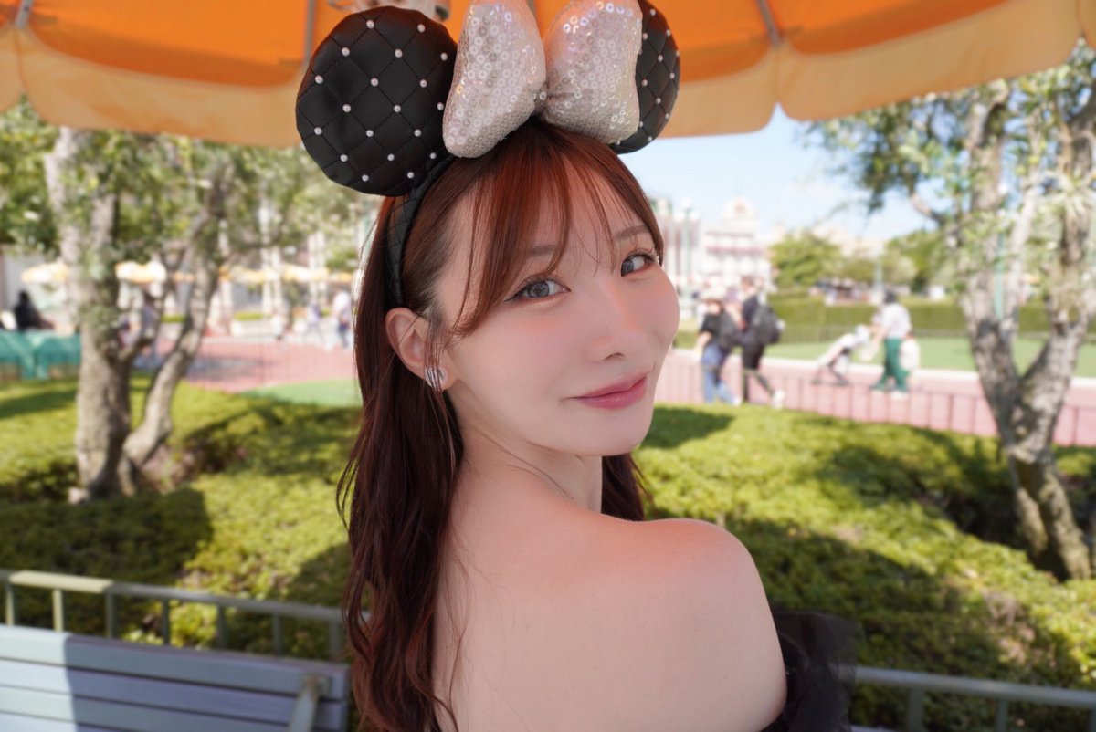 禁止看別人！🏰🖤 https://t.co/KgAosrr9mR