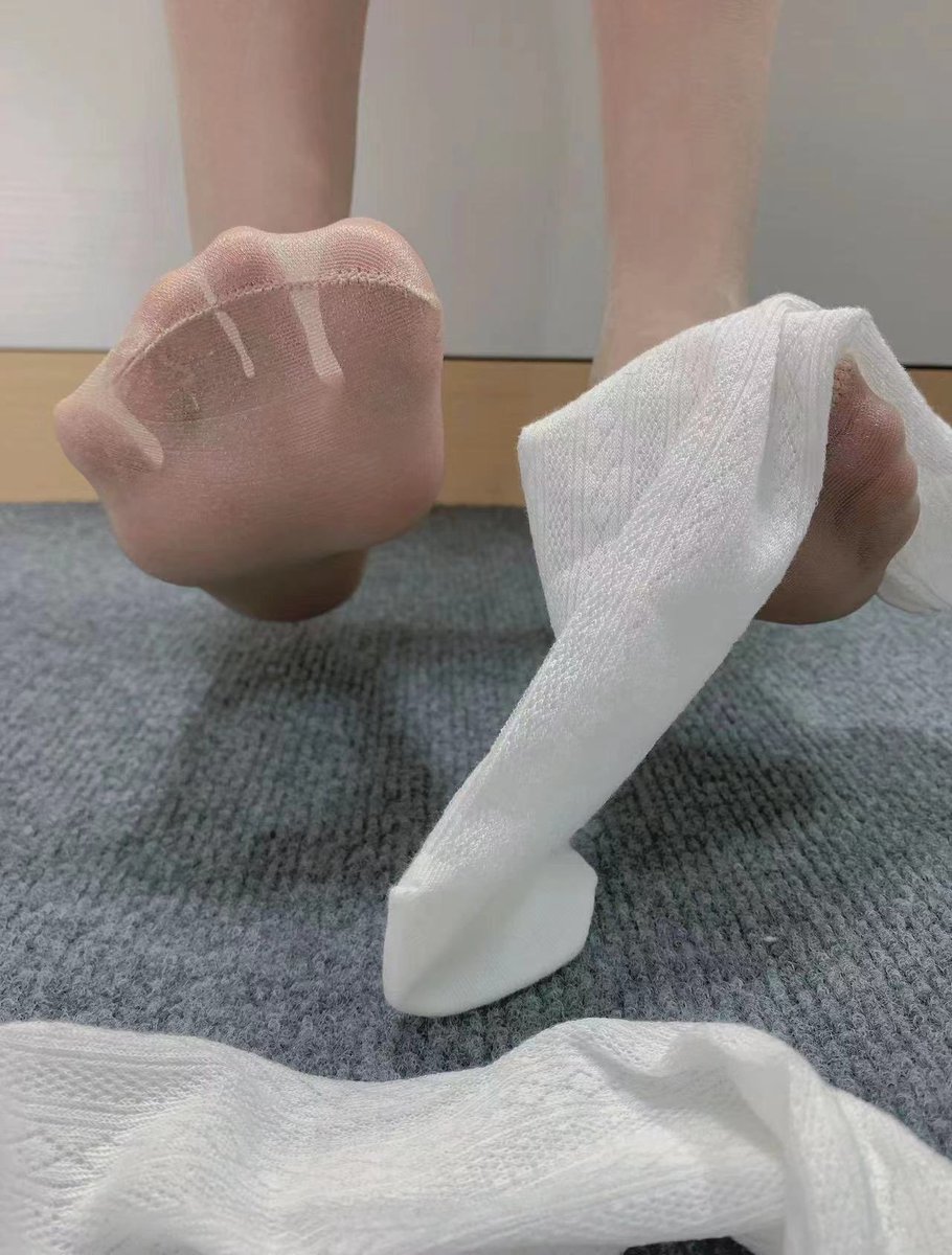 quan16690's tweet photo. 来爬过来，跪在你亲妈的脚���上贡，边磕头边求你祖宗亲妈收红包。你亲妈不收就一直磕头求饶，直到贱逼忍不住，亲妈在连续的点你红包，看见你高贵的亲妈连续的收下红包，傻逼再也忍不住的喷出来了 https://t.co/4uThmOLwlH
