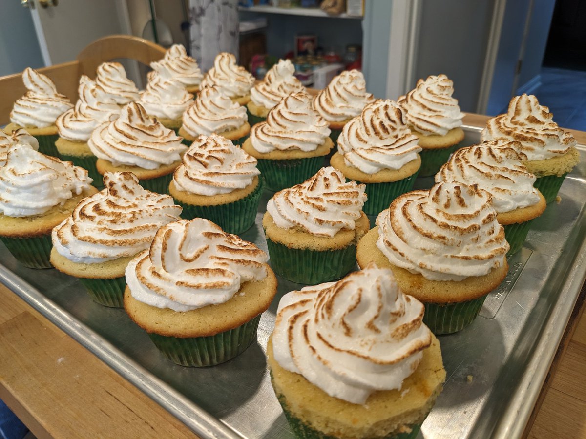 LysergCooks's tweet photo. Haven't posted in a bit but here are two desserts i made for @babyberluce 's birthday. Momofuku Milk Bar's Birthday Cake and Lemon Meringue cupcakes (with lemon custard inside) https://t.co/N8b0REyuZO