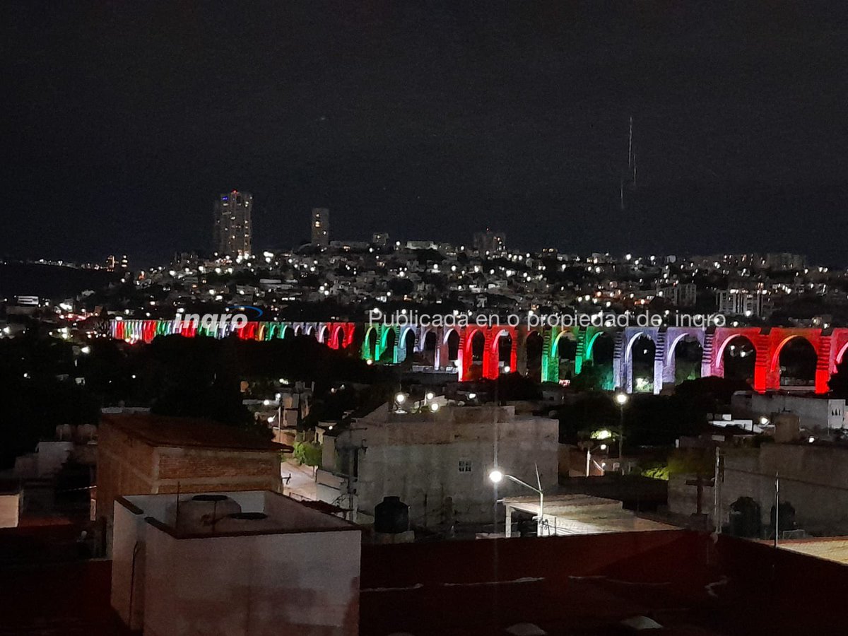 inqro1's tweet photo. Los Arcos iluminados de forma alusiva al Mes de la Patria #Querétaro https://t.co/J0bqmDPY2H