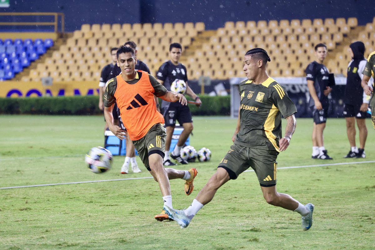 👷🏻‍♂️⚒️⚙️ ¡Equipo trabajando fuerte para grandes resultados!