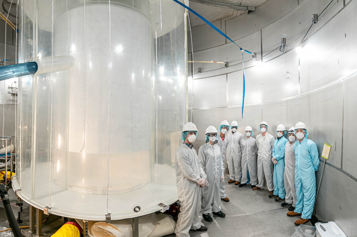 Berkeley Lab (@berkeleylab) on Twitter photo New results from the world’s most sensitive #DarkMatter detector (<a href="/lzdarkmatter/">LZ Dark Matter</a>) put the best-ever limits on particles called WIMPs, a leading candidate for what makes up our universe’s invisible mass. Read the full story ⬇️
newscenter.lbl.gov/2024/08/26/lz-… New results from the world’s most sensitive #DarkMatter detector (<a href="/lzdarkmatter/">LZ Dark Matter</a>) put the best-ever limits on particles called WIMPs, a leading candidate for what makes up our universe’s invisible mass. Read the full story ⬇️
newscenter.lbl.gov/2024/08/26/lz-…