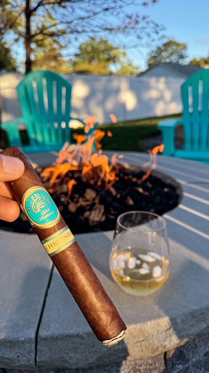mrgrove00's tweet photo. H. Upmann by AJ Fernandez 💨 https://t.co/1BxPEcvxtz