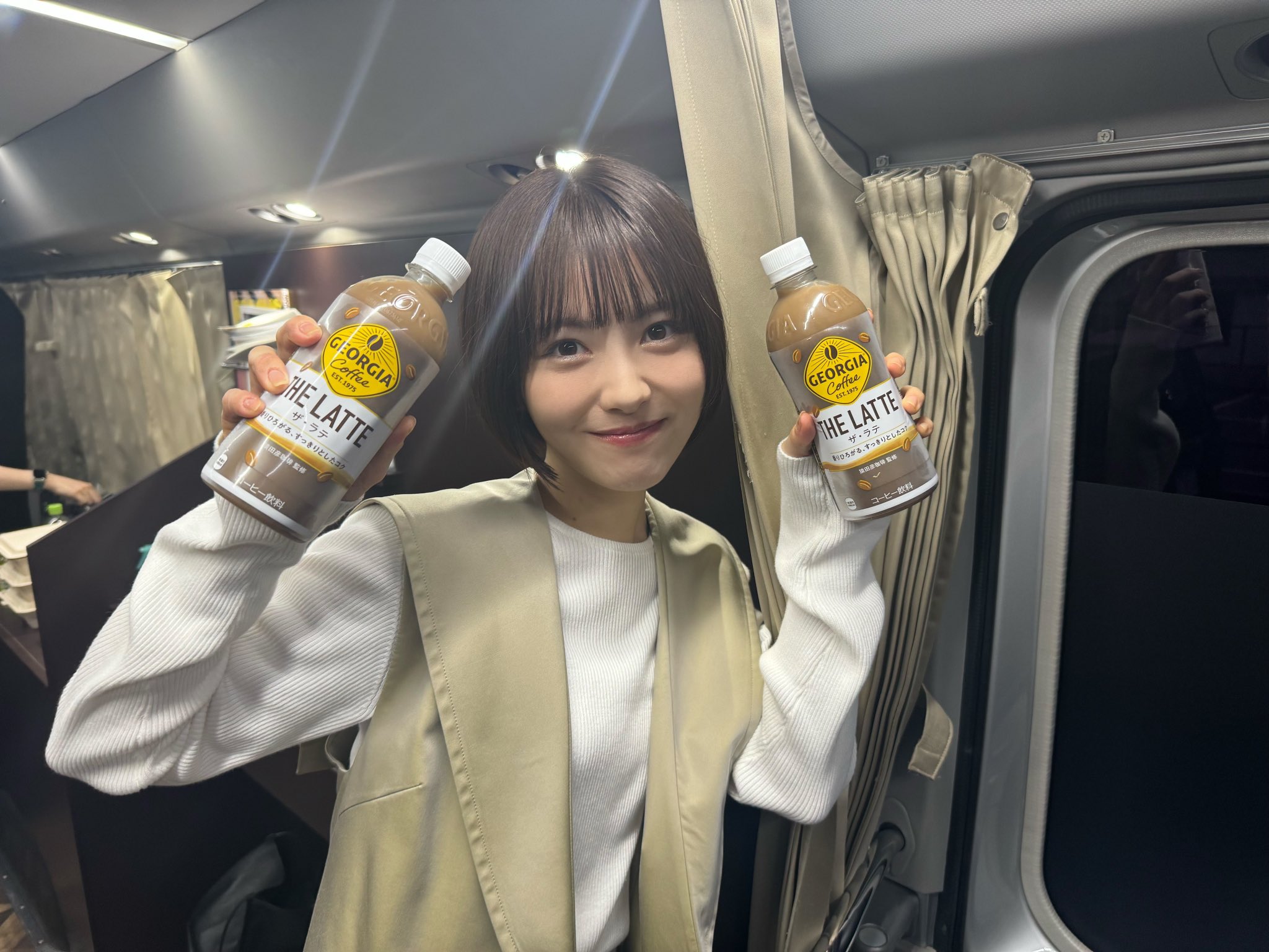 浜辺美波アイコラ みなさま、おつかれさまです🙂‍↕️ 『ジョージア』新CM「あたらしい髪色」篇が公開されていますよ!  お仕事やお勉強の合間に、ジョージア ザ・ラテはいかがでしょうか? コーヒーとミルクのバランスが絶妙で、すっきりとした甘さが最高です ...
