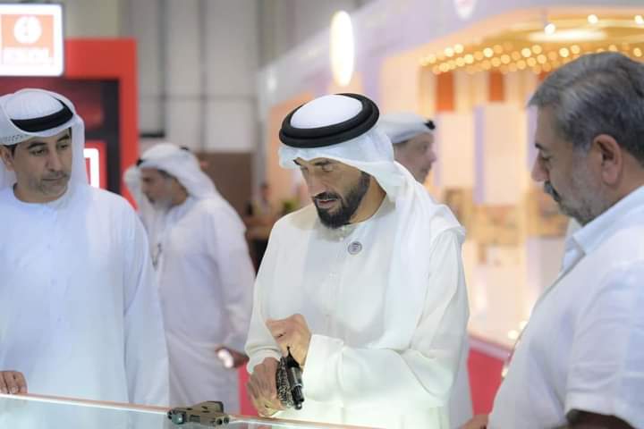 پيپلز پارٽي (ايم پي اي) چيف غيبي نواب سردار خان چانڊيو صاحب ، سردار يار محمد رند ابو ظھبي  ۾ گن شو پورگرام ۾ شيخ نهيان بن زيد سان گڏ ايٽ ابوظهبي.