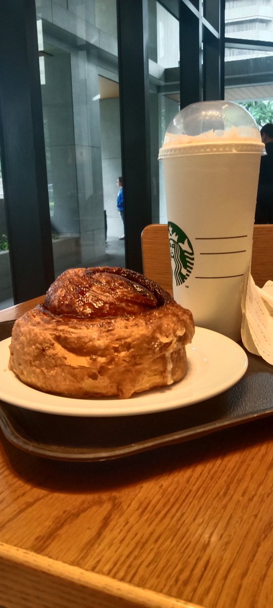 At Starbucks Makati! Chillin like a villain. <a href="/Spookiman3/">Spookiman</a>