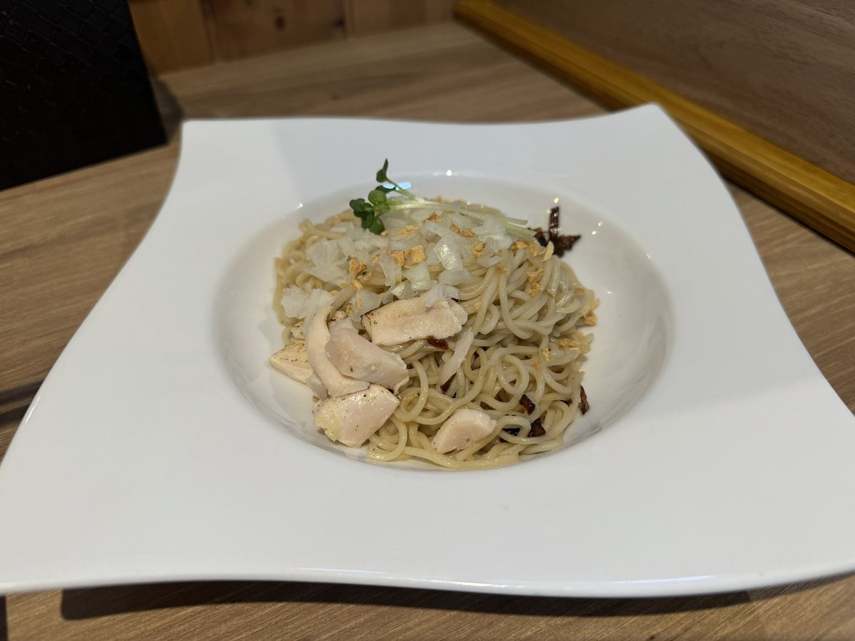 yoshikuropic's tweet photo. フレンチラーメンの店 #MATOYA
コンフィチャーシューSOBA、
追加の1玉 オニオン&ガーリック、いただきました。飲み物も水含め4種類から選べたり、素敵なお店でした。
#茨城演劇ラーメン部 https://t.co/Gv50AgZKnU