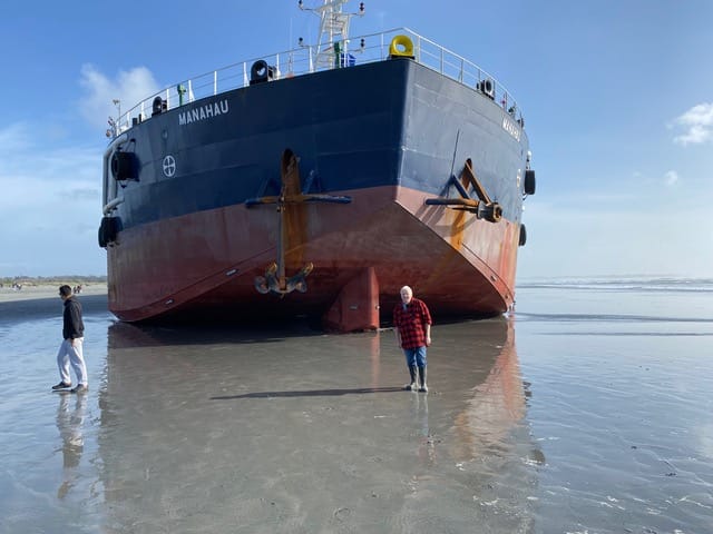New TAIC #marinesafety inquiry. 
Niue-flagged self-propelled barge was anchored off Westport Harbour. 
In poor weather it dragged anchors and grounded on Carters Beach nr Westport on night of 31 August 2024.
11 crew on board, none hurt. taic.org.nz/inquiry/mo-202…