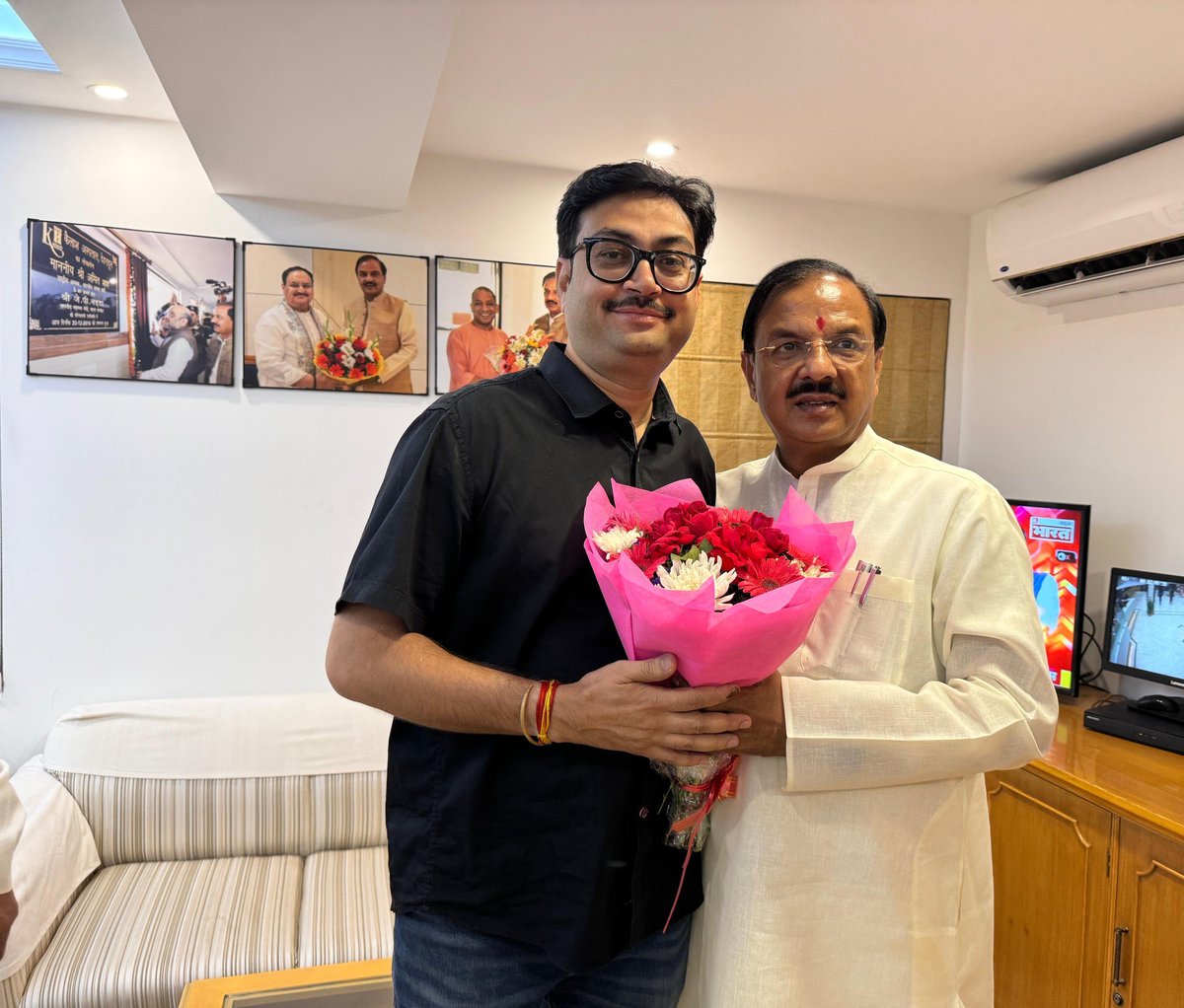 सौम्य,सरल, मृदुभाषी बड़े भाई समान मित्र <a href="/jitendra4sharma/">Jitendra Sharma</a>  जी को जन्मदिन की ढेरों शुभकामनाएं।💐💐🙏
<a href="/dr_maheshsharma/">Dr. Mahesh Sharma</a> 
<a href="/eyedocpal/">Dr Pallavi Sharma</a> <a href="/SandeepBjpGBN/">Sandeep Sharma</a> 
<a href="/DeepakDadriBJP/">Deepak Bhardwaj</a> <a href="/deepakyadav2299/">Deepak Yadav BJP</a>