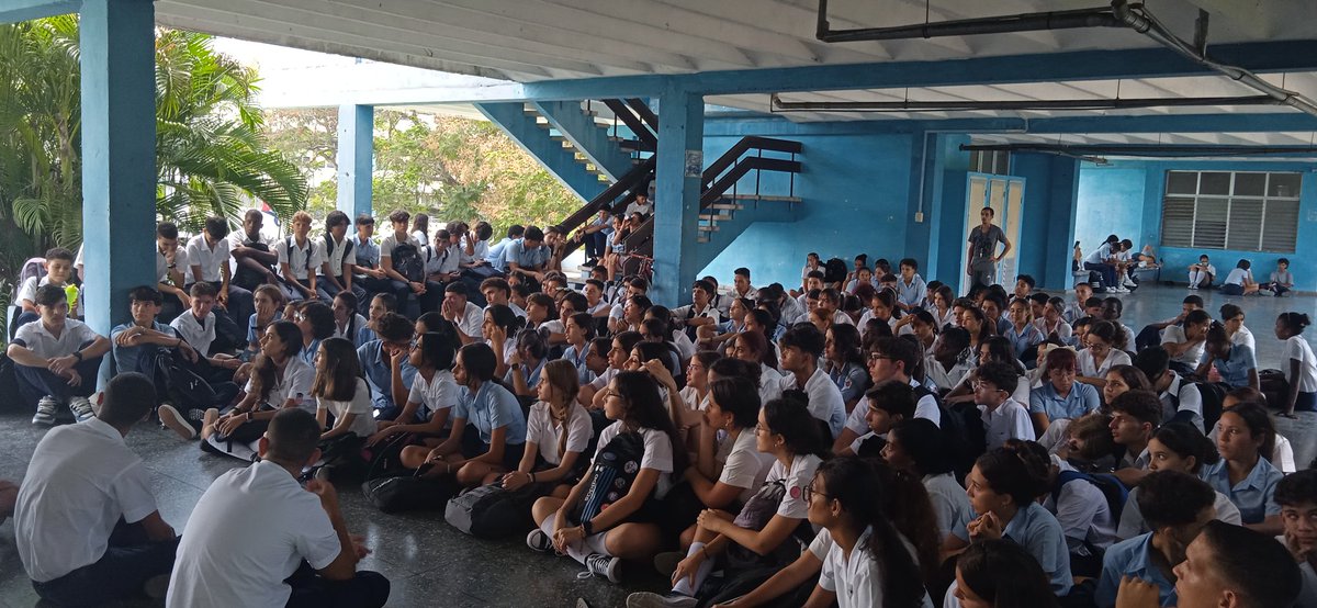 💙 Esta tarde brilló nuestra Casa Azul pues los pinos más nuevos 🌲tuvieron la oportunidad de intercambiar con el Secretariado de Centro de la FEEM 🇨🇺 del <a href="/ipvcecarlosmarx/">IPVCE Carlos Marx</a> ⚛️, así como una representación de los 📍Secretariados a nivel Municipal y Provincial de la <a href="/FEEM_Matancera/">FEEM Matancera 📝🇨🇺💙</a>.