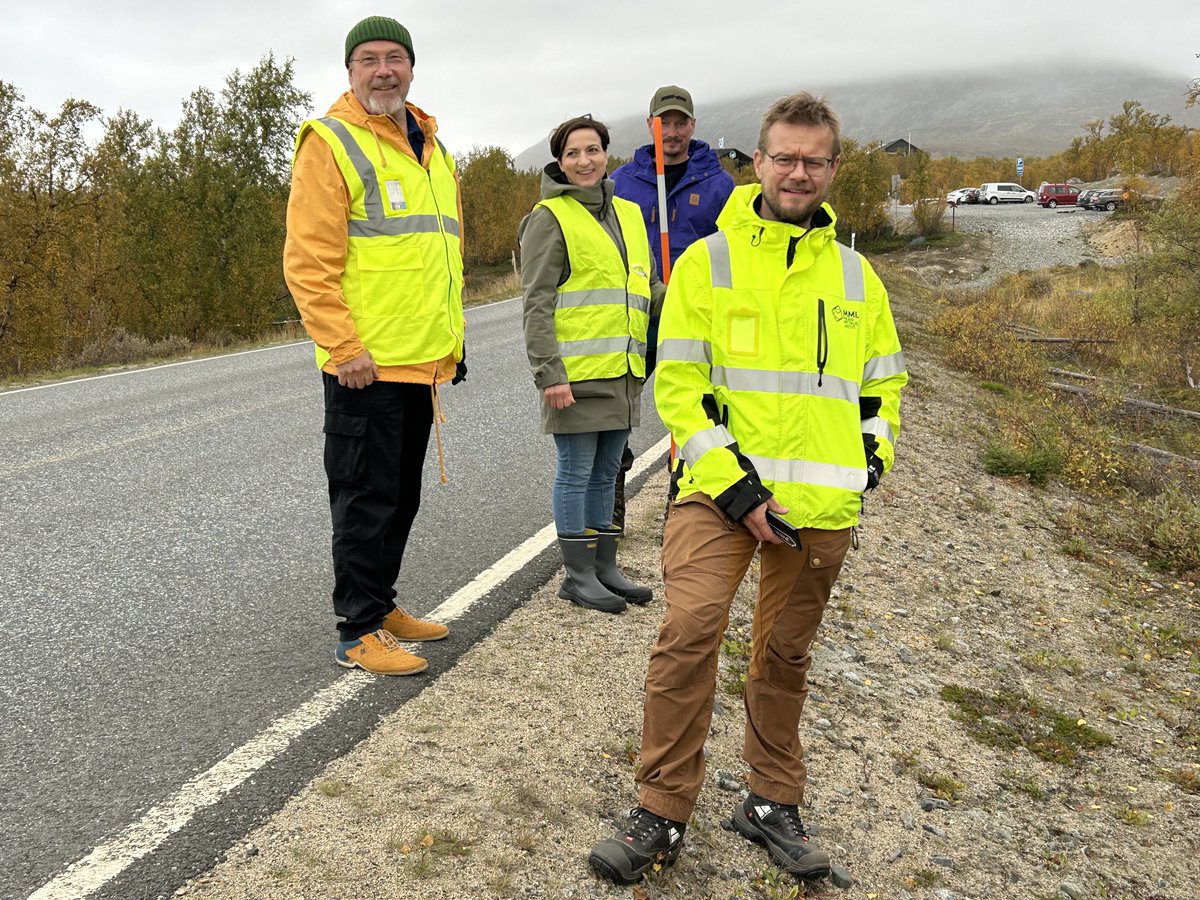 Keijo Heikkilä (@keijoheikkila) on Twitter photo VT 21 Ailakkalahti-Kilpisjärvi hanke käynnistyi <a href="/Maanmittaus/">Maanmittauslaitos</a> pitämällä haltuunotolla. Hanke on 4,2 km pitkä ja rakentamistyöt tehdään kesällä 2025. Kuvassa toimitusinsinööri Harri Mäki ja ELYn maanhankintavastaava (emeritus) Markku Suoranta ja uskotut miehet. <a href="/vaylafi/">Väylävirasto</a> <a href="/Lapin_ELY/">Lapin ELY-keskus</a> VT 21 Ailakkalahti-Kilpisjärvi hanke käynnistyi <a href="/Maanmittaus/">Maanmittauslaitos</a> pitämällä haltuunotolla. Hanke on 4,2 km pitkä ja rakentamistyöt tehdään kesällä 2025. Kuvassa toimitusinsinööri Harri Mäki ja ELYn maanhankintavastaava (emeritus) Markku Suoranta ja uskotut miehet. <a href="/vaylafi/">Väylävirasto</a> <a href="/Lapin_ELY/">Lapin ELY-keskus</a>