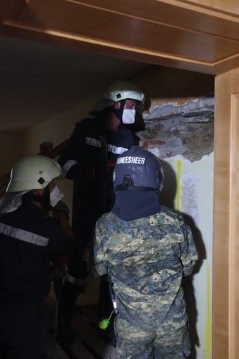 1968Ger's tweet image. Leider konnte das #Bundesheer gemeinsam mit den Feuerwehren und anderen Einsatzkräften die beiden Arbeiter in der Silberzeile in Schärding nicht lebend bergen.