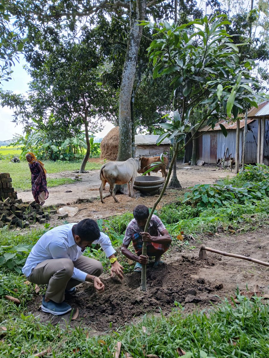 Shoutout to young people like Sadman Ishraq who are paving the way for a greener future! 🌍

In his village, Sadman planted trees, showing that #ClimateAction begins with each of us.

So, what initiatives are you taking to make a difference in your community? 🙌