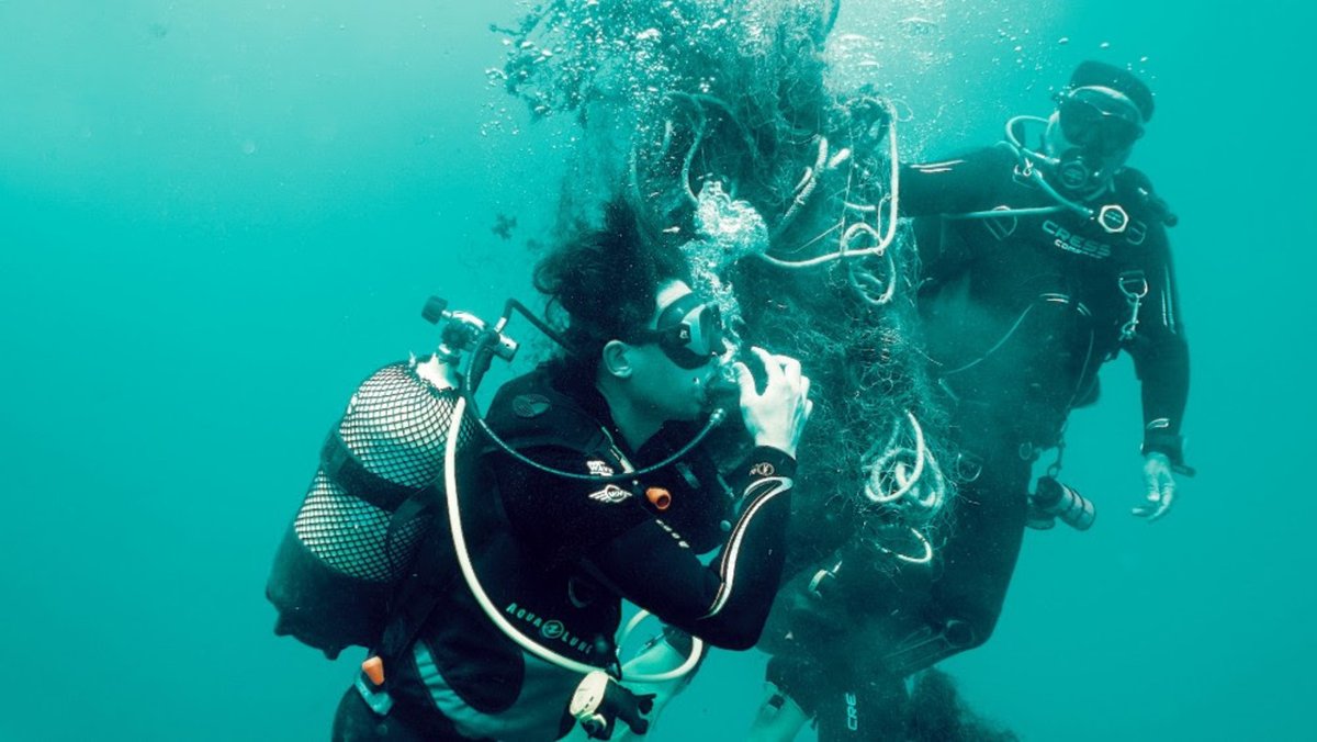 Corresponsables's tweet image. @AFFLELOU_OPTICO retira 11.000 kg de plástico de mares y puertos gracias a su colaboración con #GravityWave. La campaña “Mira por un mar limpio” ha recogido un total de 11 toneladas de plástico en sus tres ediciones 👉 tinyurl.com/mufz237e