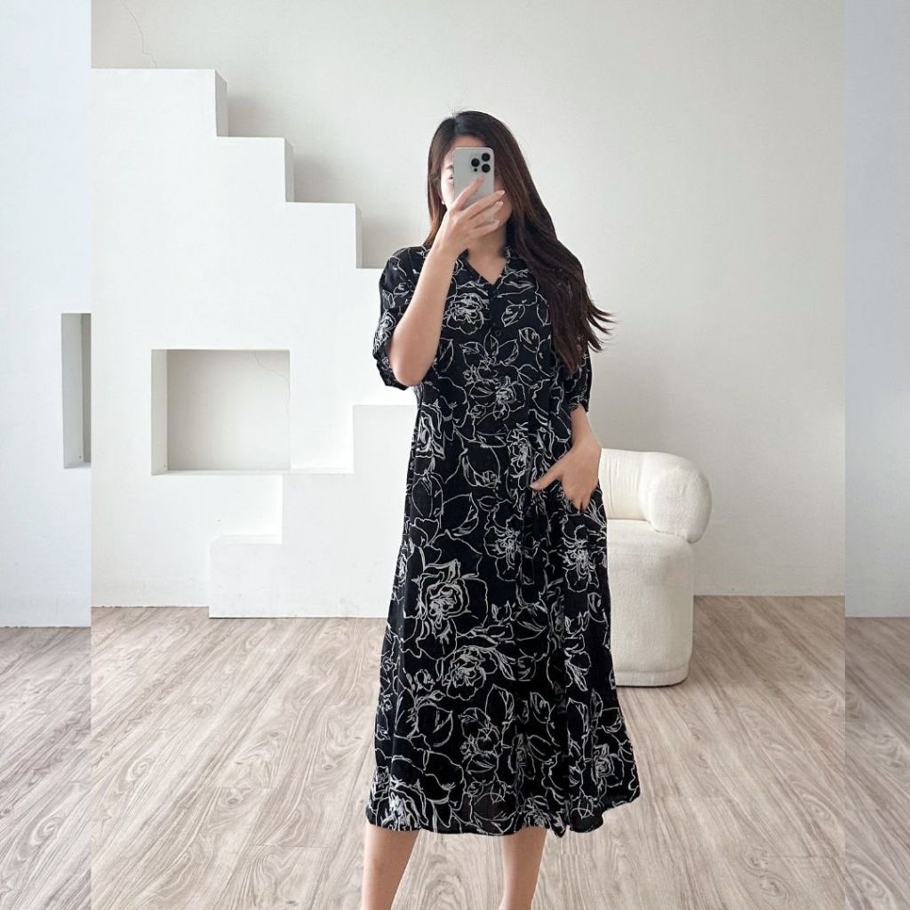 Chrisylla10's tweet photo. happiness = nemu piyama &amp; daster brand lokal   - harga terjangkau, bahan rayon, nyaman, longgar + motifnya aesthetic 🎀 bumil &amp; busui friendly pulakk 🥹 https://t.co/ijJbUR9mh1