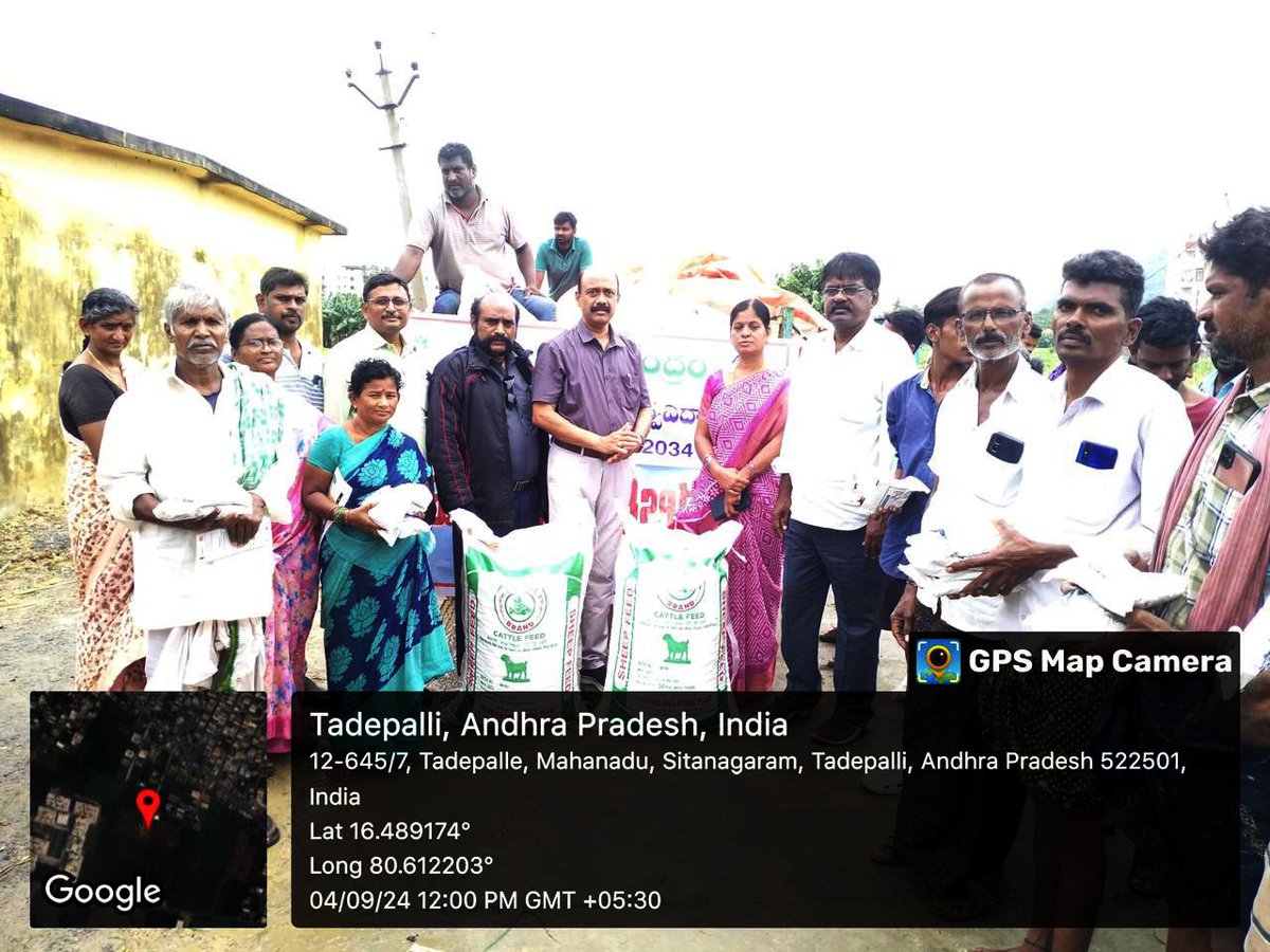 svvetvarsity's tweet photo. Livestock Relief camps organized by KVK, Guntur in flood affected areas of Guntur district Distributed TMR, Concentrate feed and mineral mixture to livestock owners https://t.co/3GJiq6Zki9
