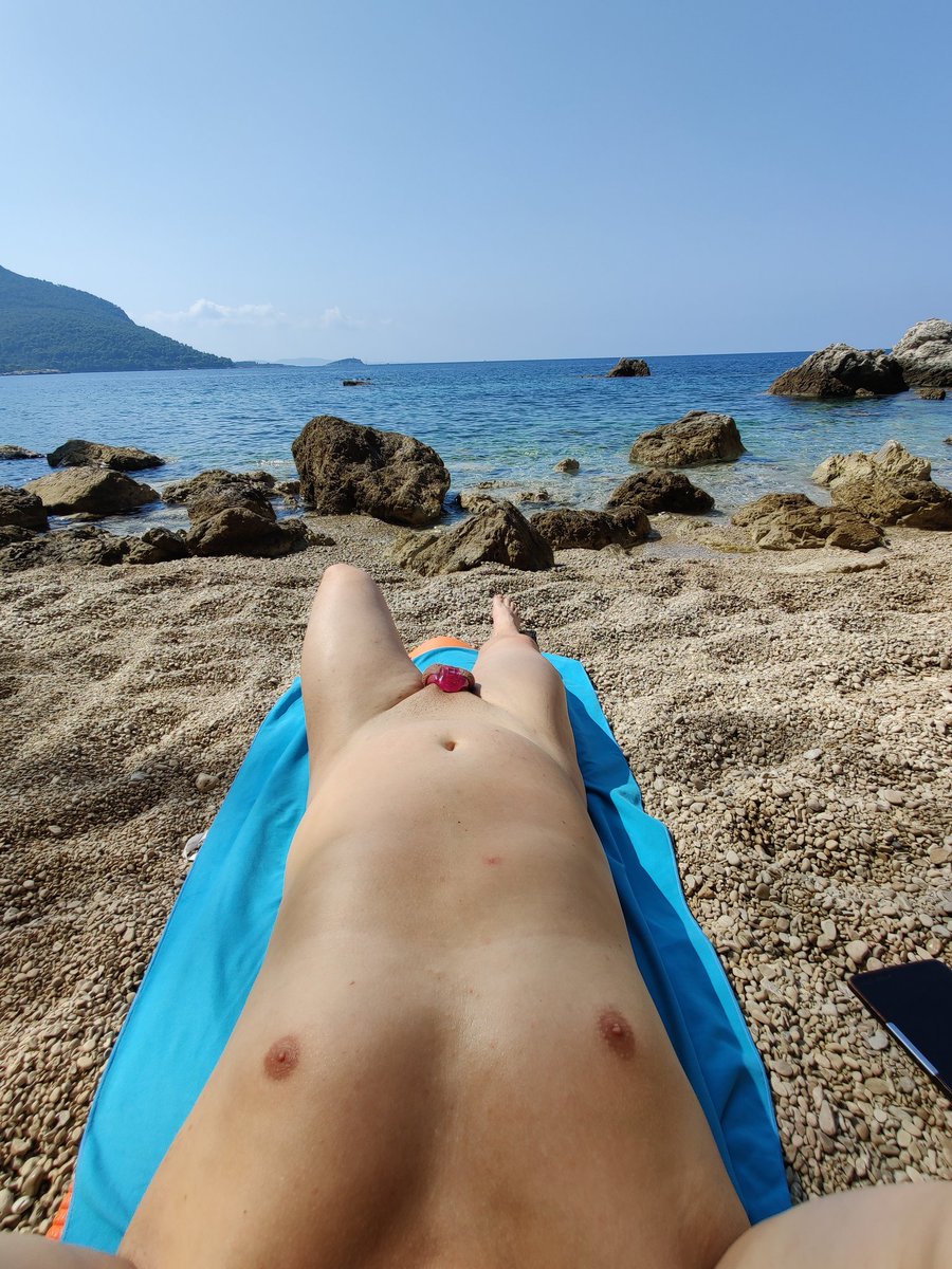 cs2werb8's tweet photo. A place in paradise. Free like a bird... almost :-)

#chastity #nudist #fkk #nudebeach #teamlocked #lockedboy #sph #cuckold https://t.co/0xAdIWPKc4