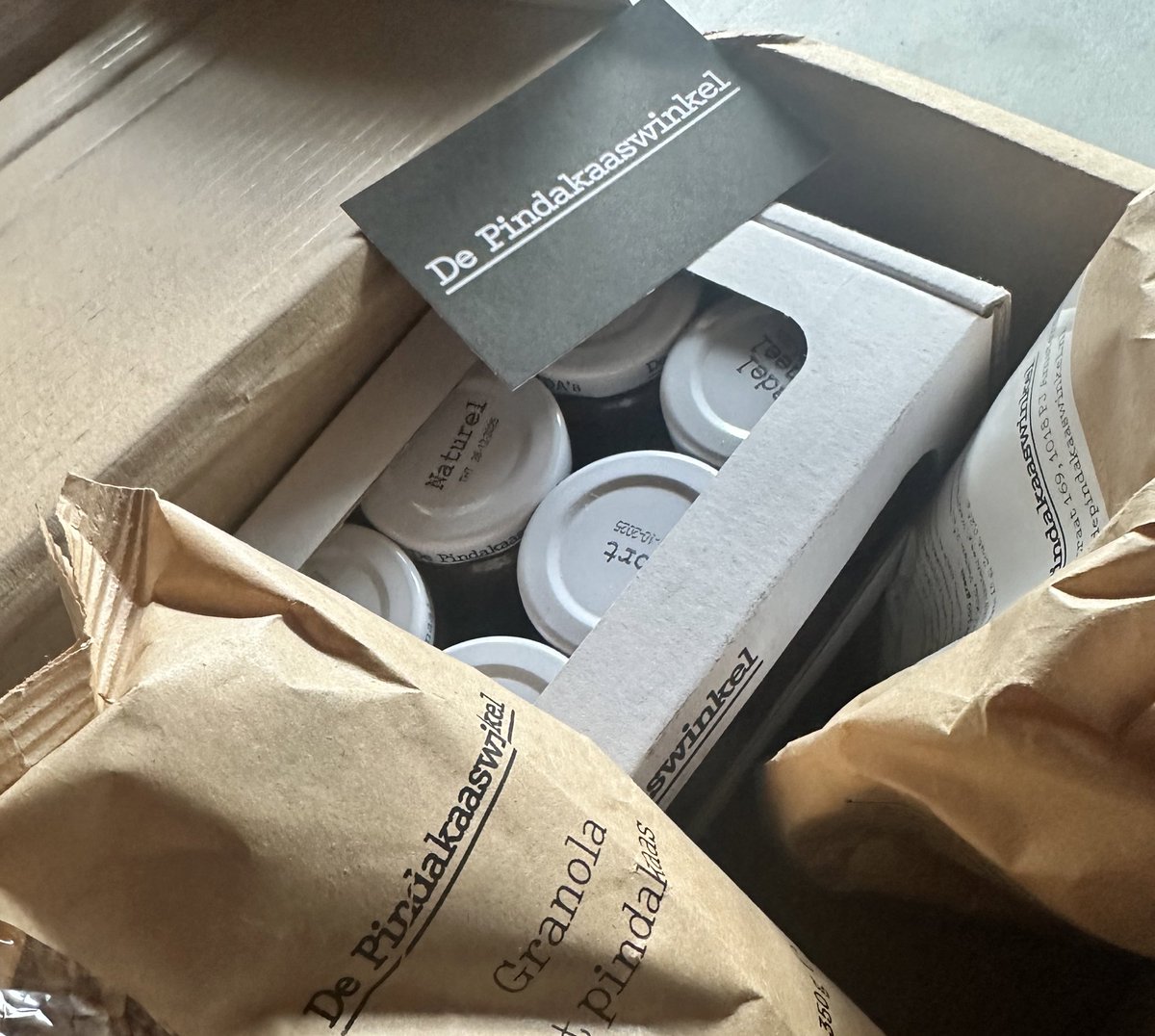 Eine meine wichtigsten Eigenschaften: ich gebe kaum auf. Natürlich nur da, wo es sich für mich nicht lohnt. Ich mag keine Erdnussbutter, probiere aber immer fleißig. Oder bestelle bei anmachiger Werbung. Ich meine, ZEHN Sorten?