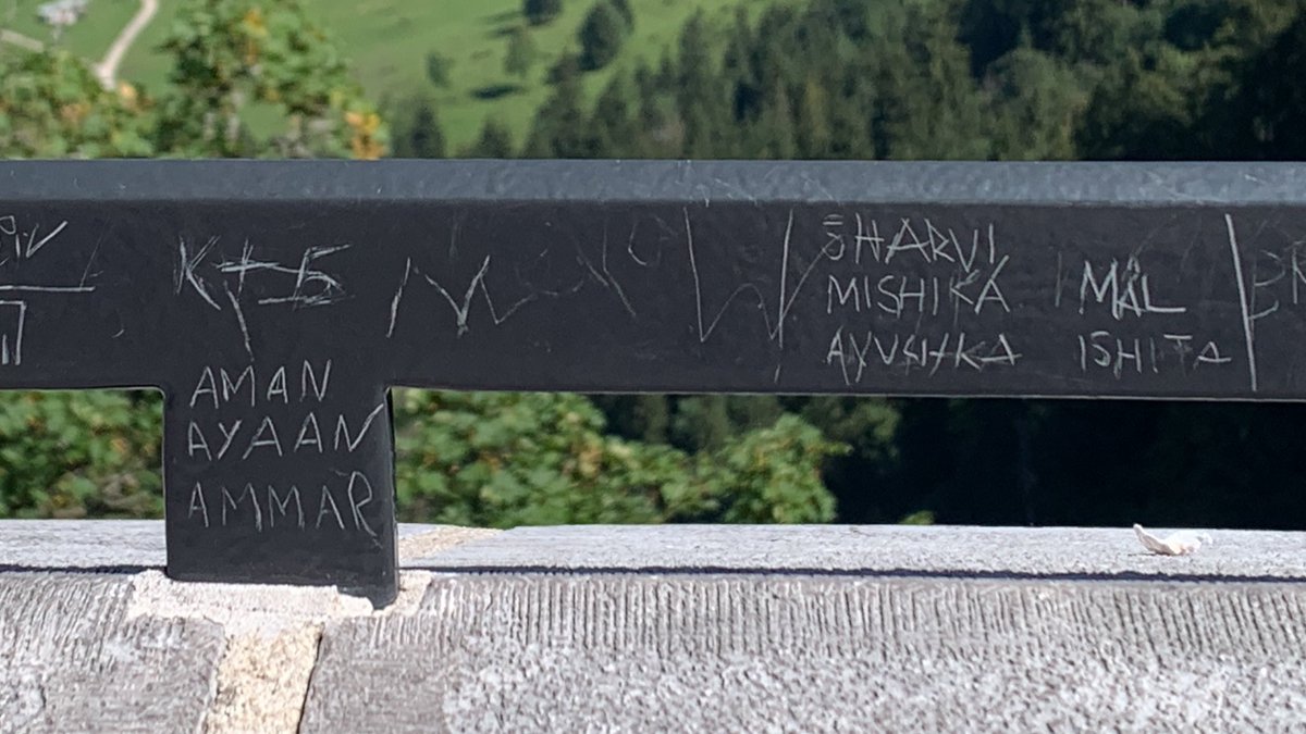 MainMasoom's tweet image. ऐसे लोगो को देश ही नहीं उनके घर से भी बाहर नहीं निकालना चाहिए !  
ऐसे लोग कही भी जाये, वो अपनी हरकतों से बाज नहीं आते ! 😡