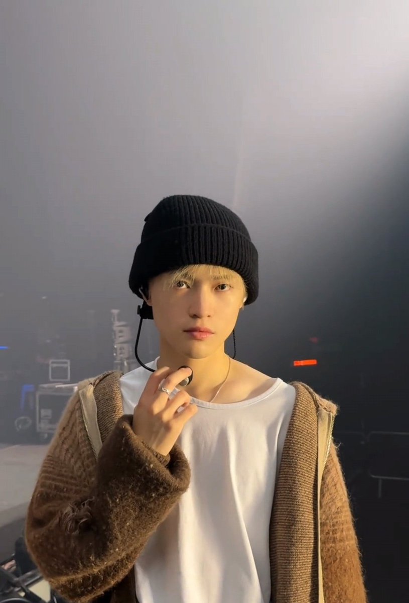 천러 중지에 요드링 낀거 볼 사람
결혼😇