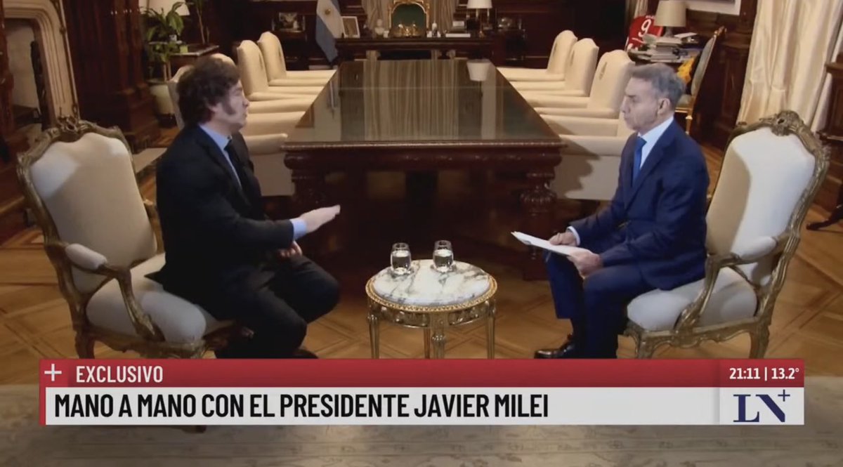 JavierMileiDE's tweet image. Milei, Zwischenbilanz nach 8 Monaten Regierung:
1) Seit Januar Haushaltsüberschuss.
2) Zentralbank saniert.
3) Fremdwährungsreserven aufgebaut.
4) Zeitnahe Zahlungen der Importeure von 17% auf über 90%. Bei Amtsantritt waren 50 Mrd. USD Zahlungen ausstehend.
5) Geldmenge in Peso…