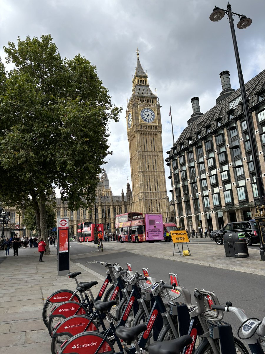 OLoanJennifer's tweet photo. Great day @rpharms in London spreading the word on advanced practice. Home time now but not before a early morning sightseeing marathon https://t.co/PwDSC2hnhI