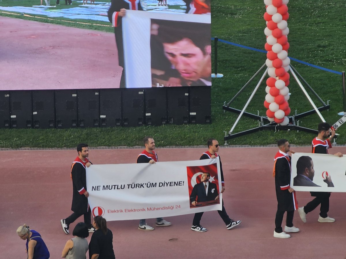 Mezun olan arkadaşlarımızı tebrik ediyoruz.
"Ey yükselen yeni nesil, gelecek sizindir."