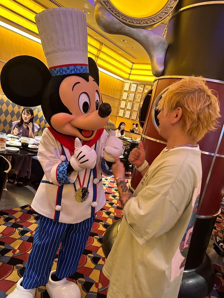 2Syutaaaa's tweet photo. ディズニーハマってまだ1ヶ月お勉強中の
ニワカですが今の所週1行ってます🏰
ディズニー、ストアなど一緒に行ってくれる人、色んな人と繋がりたいです👦🏻
#Dヲタさんと繋がりたい
#ディズニーリゾート 
#ディズニーシー
#ディズニーランド
#ハロウィン
#いいねかRTで気になった人をフォロー https://t.co/cQ7U2GCKSQ