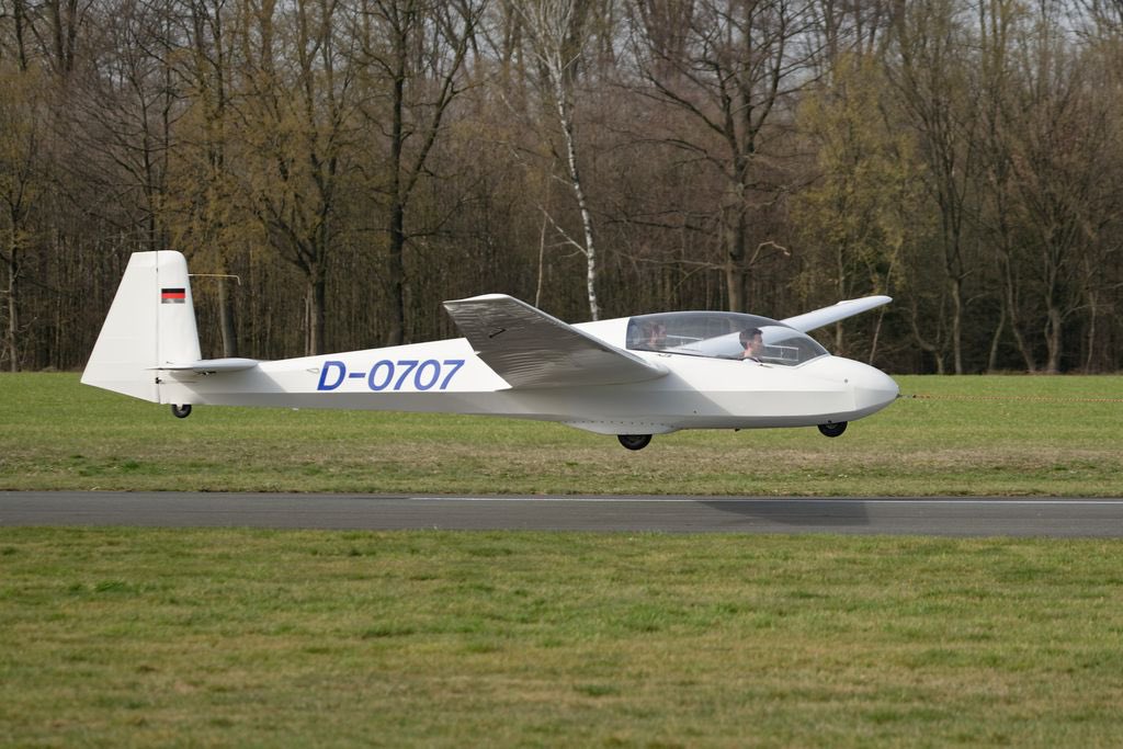 bic_mac's tweet photo. @jpr747 Glider: ASK13
TMG: Grob G-109A
both at EDLT https://t.co/NQHOPeed5j