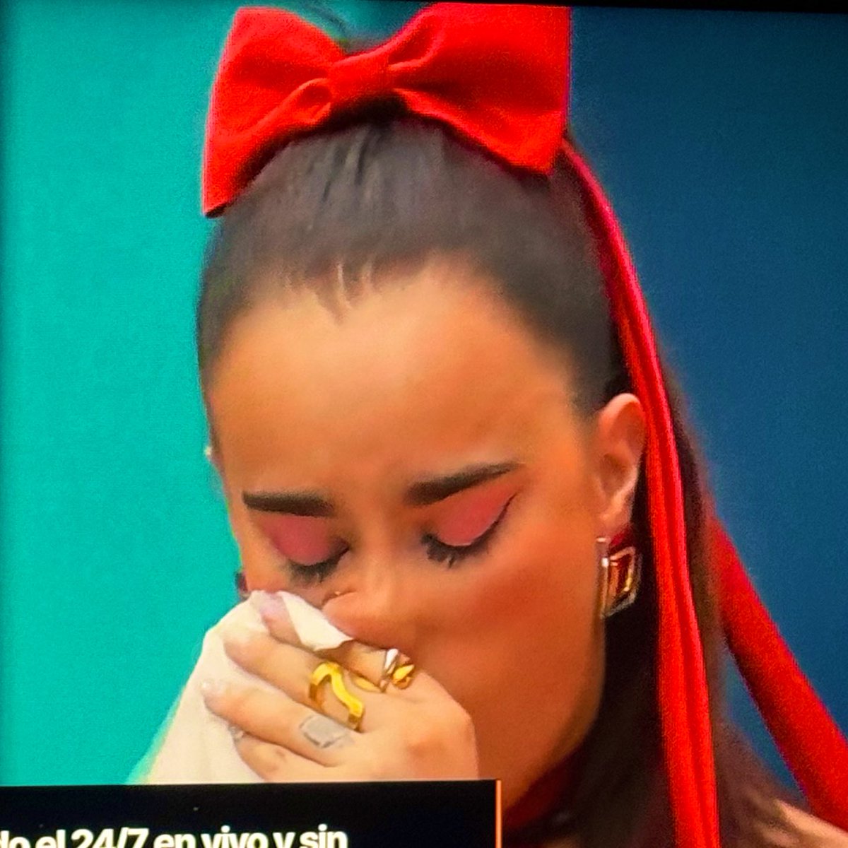 urtypaqueen's tweet photo. Gala: “No sé por que se mete con cosas de mi papá yo que culpa tengo de que el me abandonara de que mi mamá me explotara, ya no puedo más.”

El problema que yo tengo con AM es personal, qué coraje.

GALA MONTES NO ESTA SOLA https://t.co/beNu0xMO43