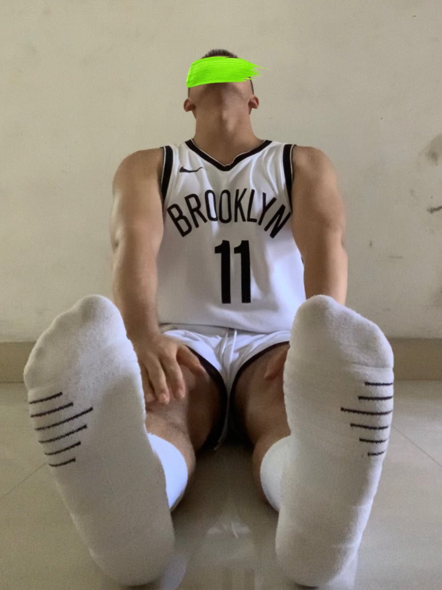 有没有贱狗想对着你爹的44码臭脚犯贱